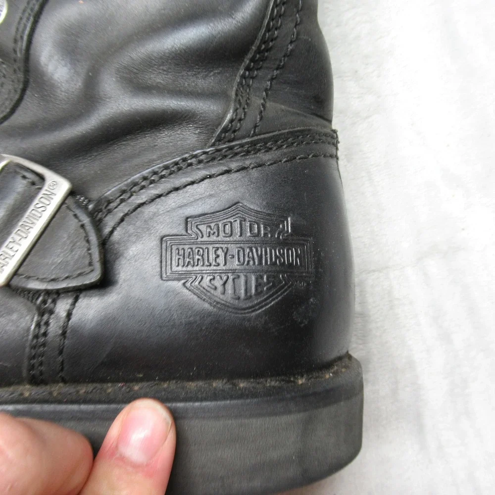 Harley-Davidson couple blemish